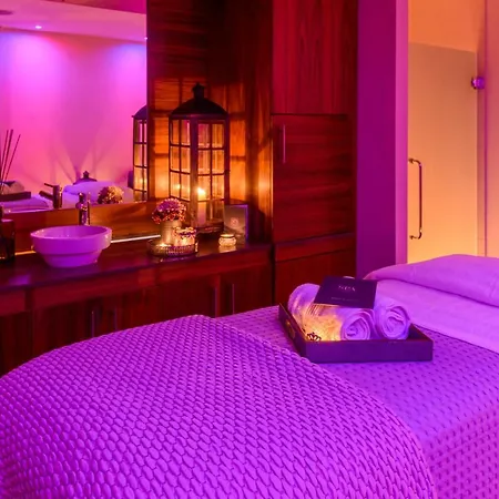 فندق Shearwater & 4*