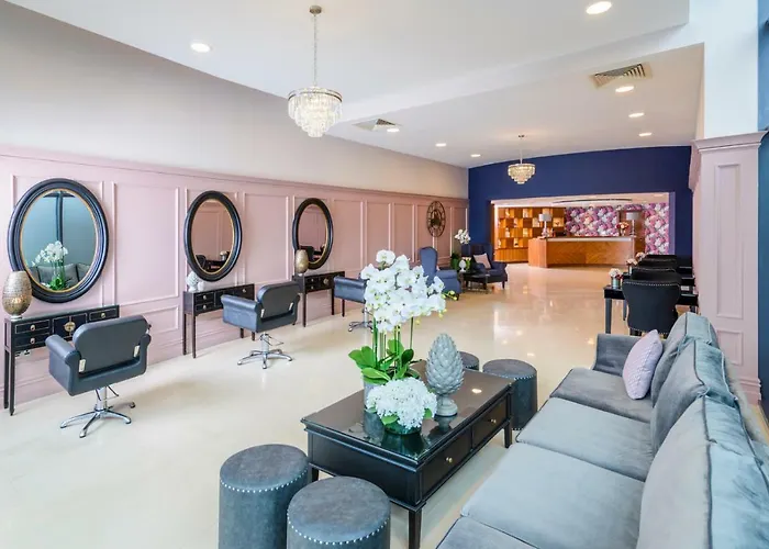 Hotel Shearwater & 4*